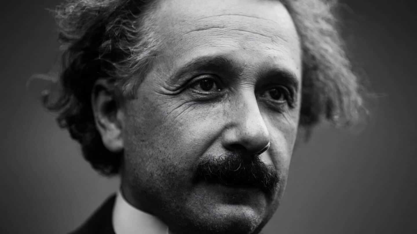 Scientists observe quantum phase shift linking atoms to Einstein's gravity