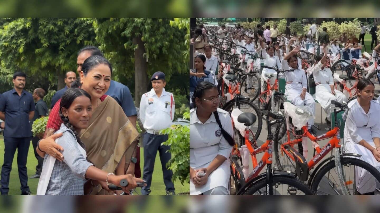 Delhi gives 140,000 bicycles to 9th-grade girls under Vidya Vahini