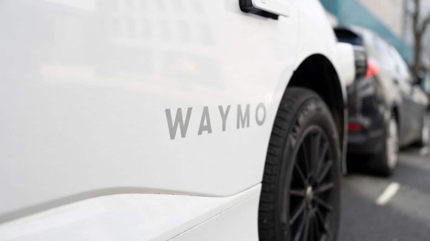 NHTSA tells autonomous vehicle firms to fix emergency response obstructions