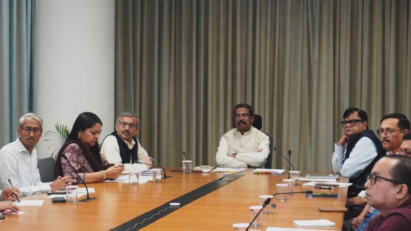 NEET-UG परीक्षा में धांधली रोकने को शिक्षा मंत्री ने उठाया बड़ा कदम, बुलाई विशेष बैठक