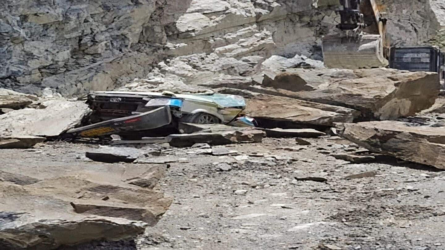 Himachal Pradesh hit by heavy rain, 102 roads closed