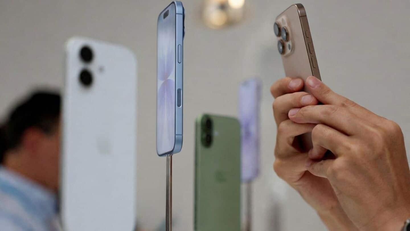 India's smartphone exports jump 28%, shipments up 8%, Foxconn leads