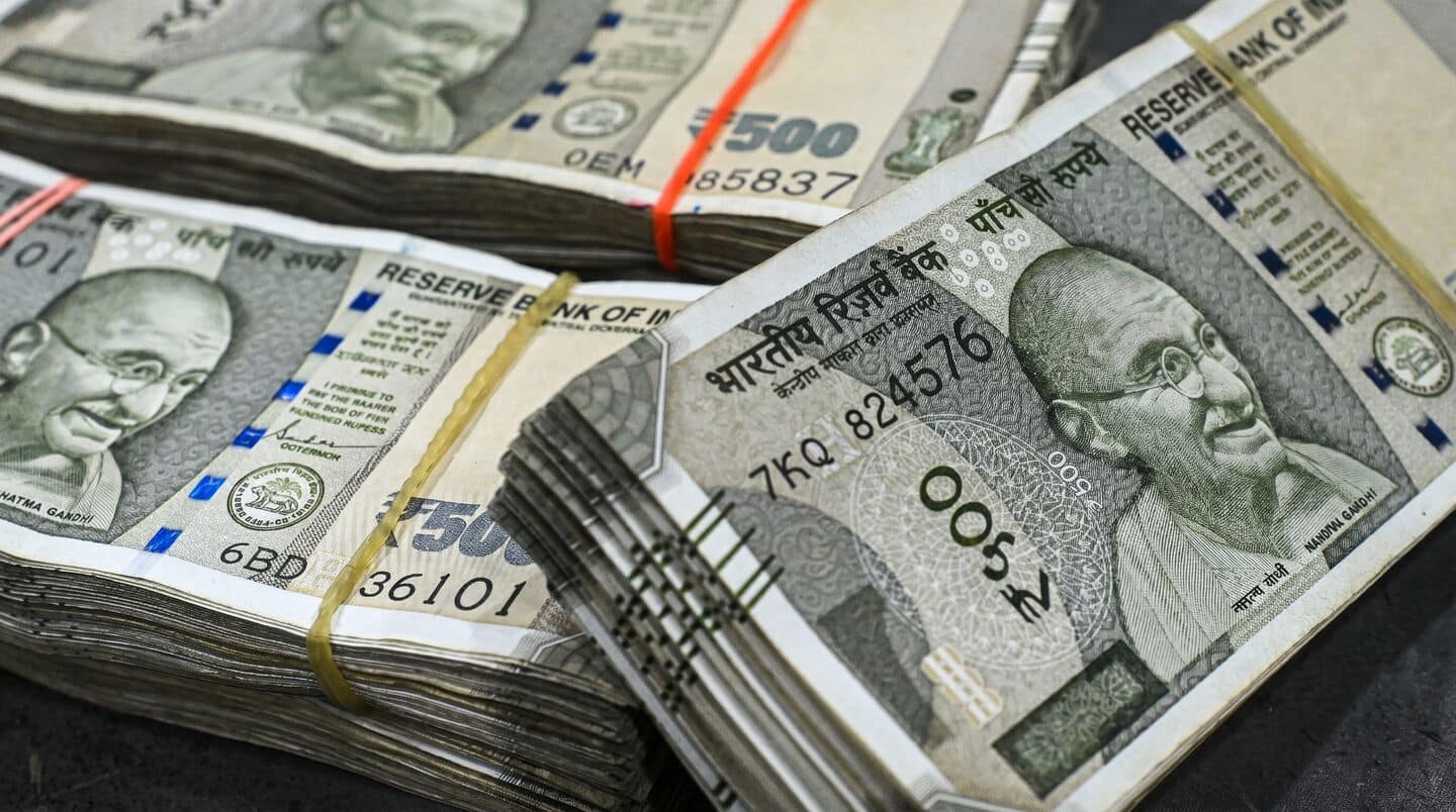 Indian rupee falls to 94.95 amid U.S.-Iran oil tensions