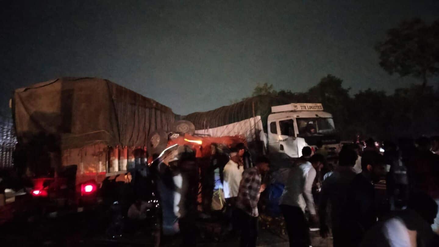 Pune-Bengaluru crash near Jambhulwadi leaves 2 dead, 12 injured