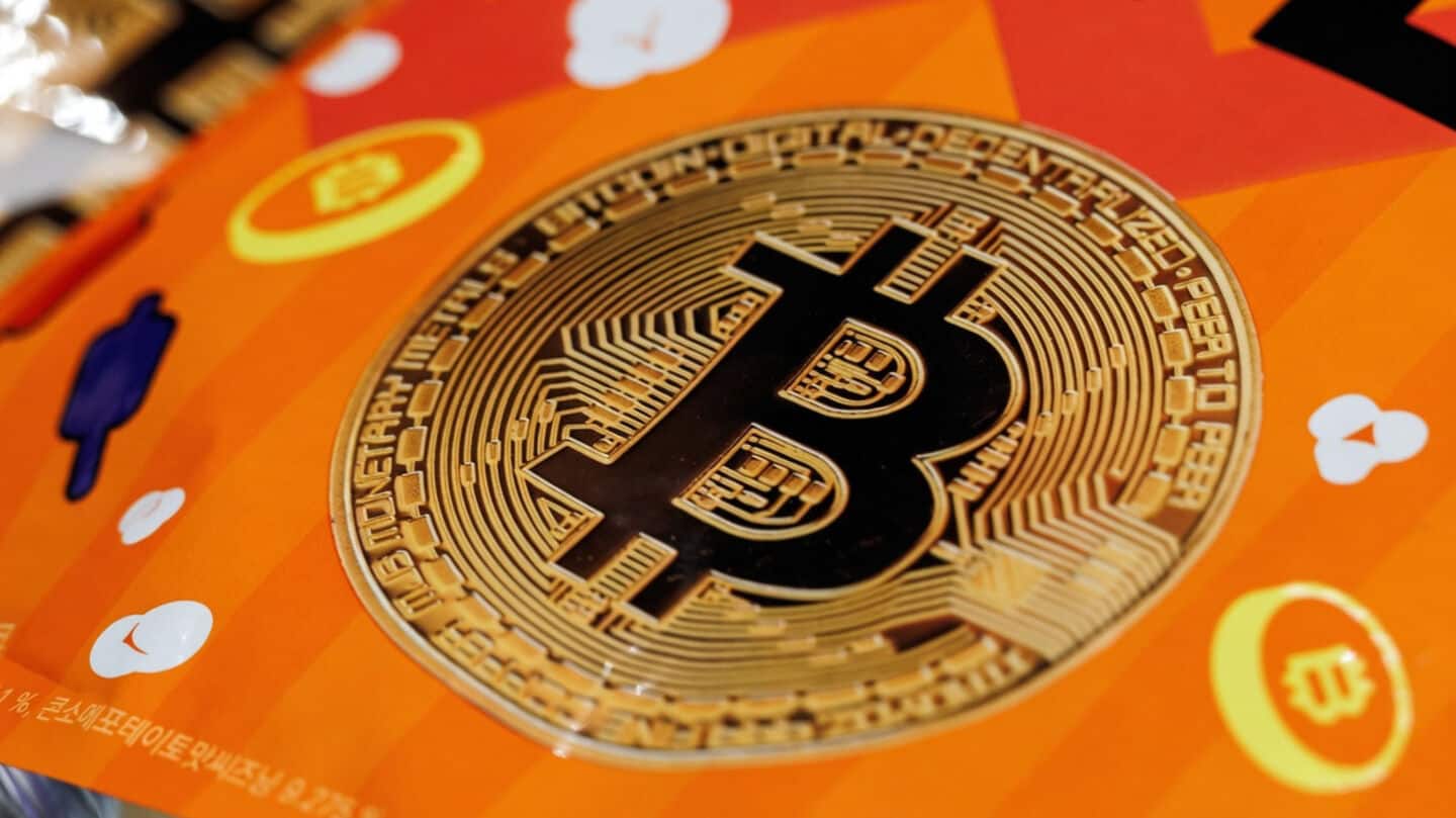 Bitcoin dips to $81,561 amid higher real yields, U.S.-Iran tensions