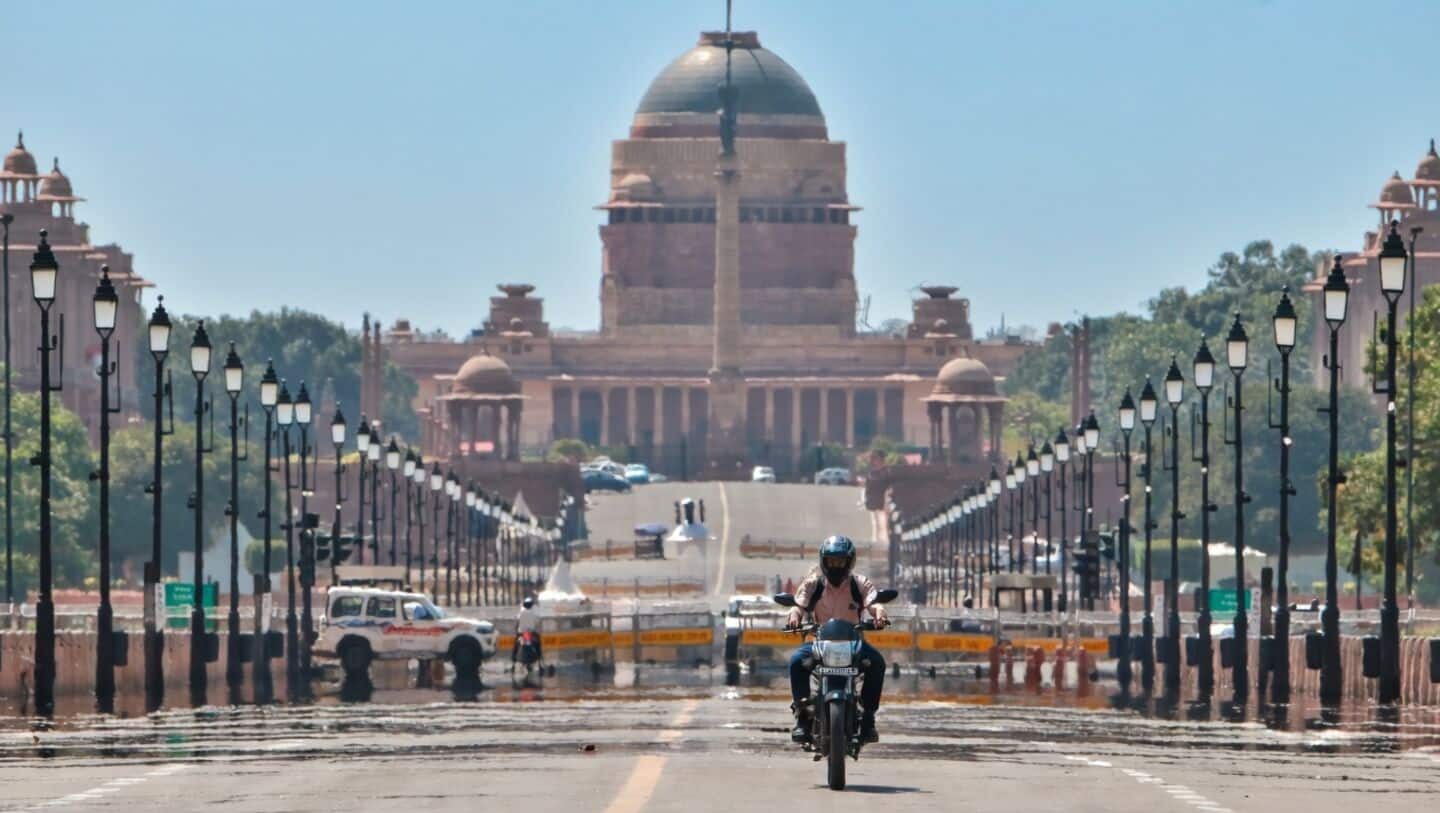 दिल्ली में अप्रैल में ही 'अंगारे'! 41 डिग्री पहुंचा पारा, IMD ने चेताया