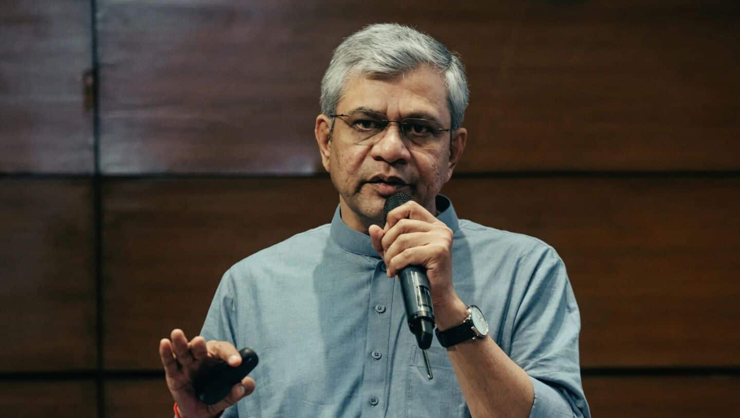 India recommends ordinance easing foreign investor taxes to steady rupee