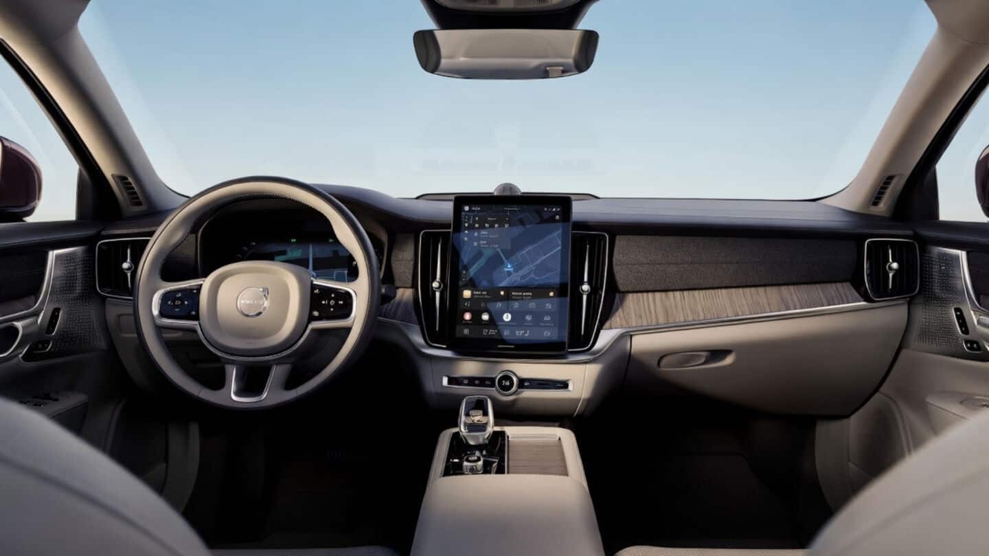 Volvo expands partnership with NVIDIA to deploy Hyperion Alpamayo Halos