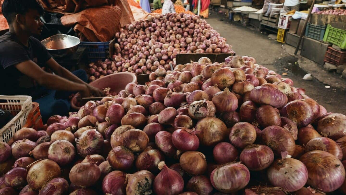Unseasonal rains and heat drive India's onion prices to ₹32-82/kg