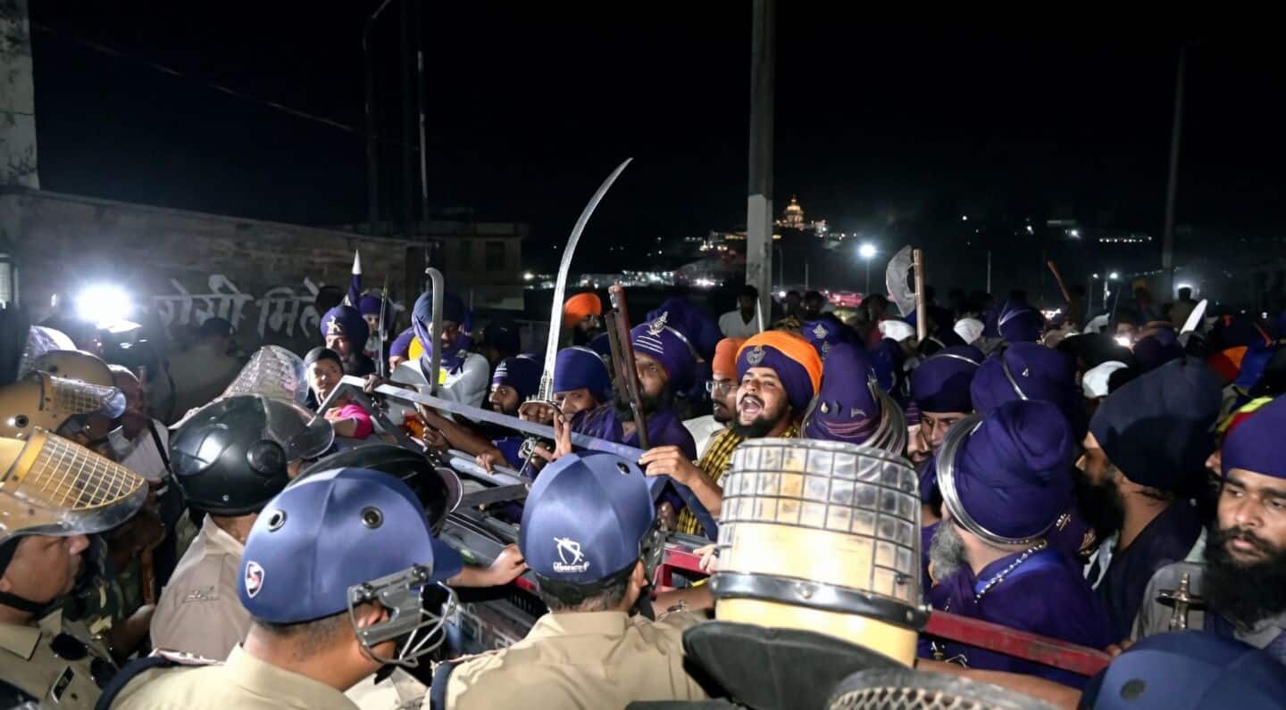 Uttarakhand police stop Nihang Sikhs at Kulhal protesting 4 arrests