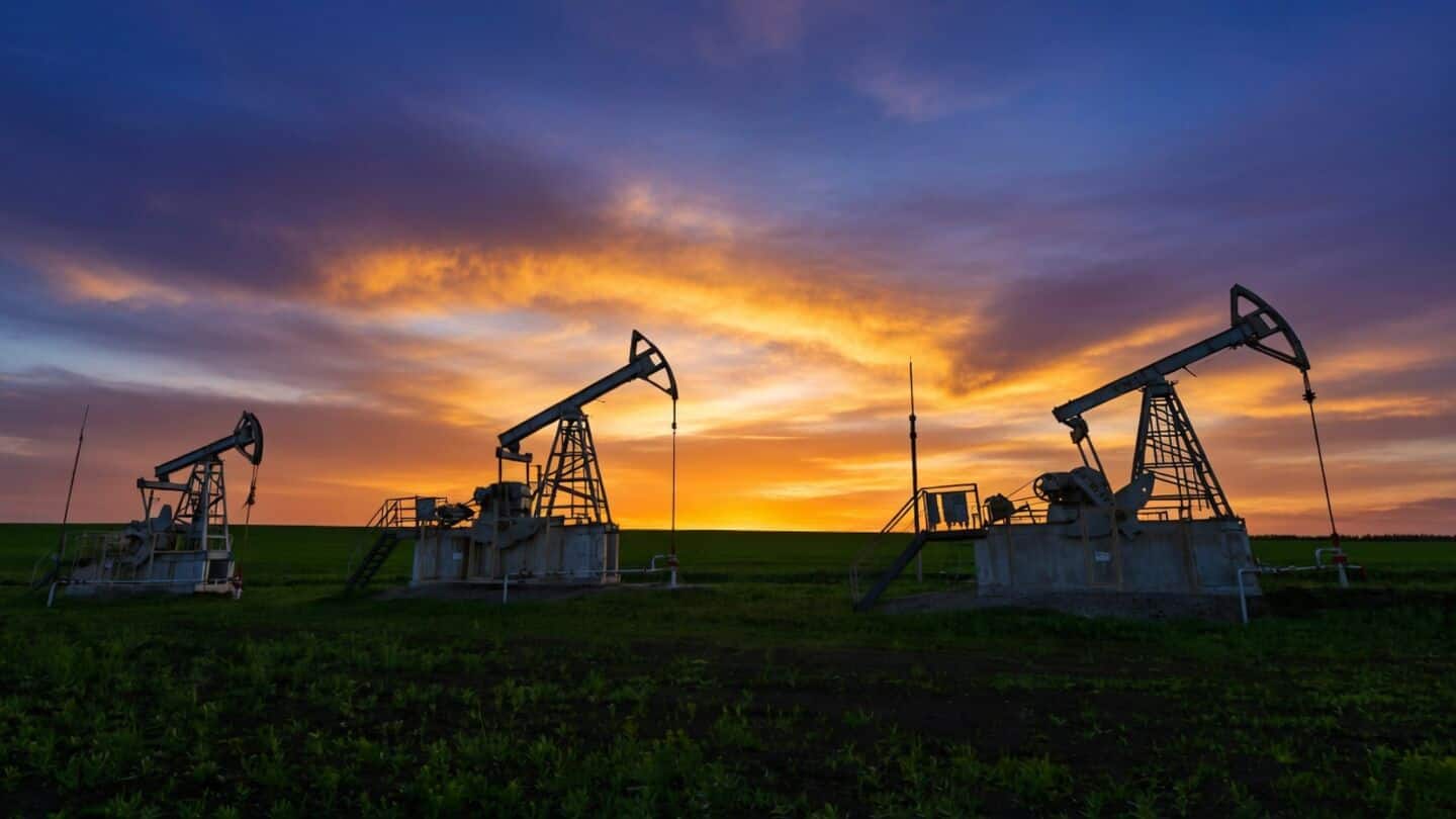 Oil prices slip as U.S.-Iran tensions and smaller-than-expected crude draw