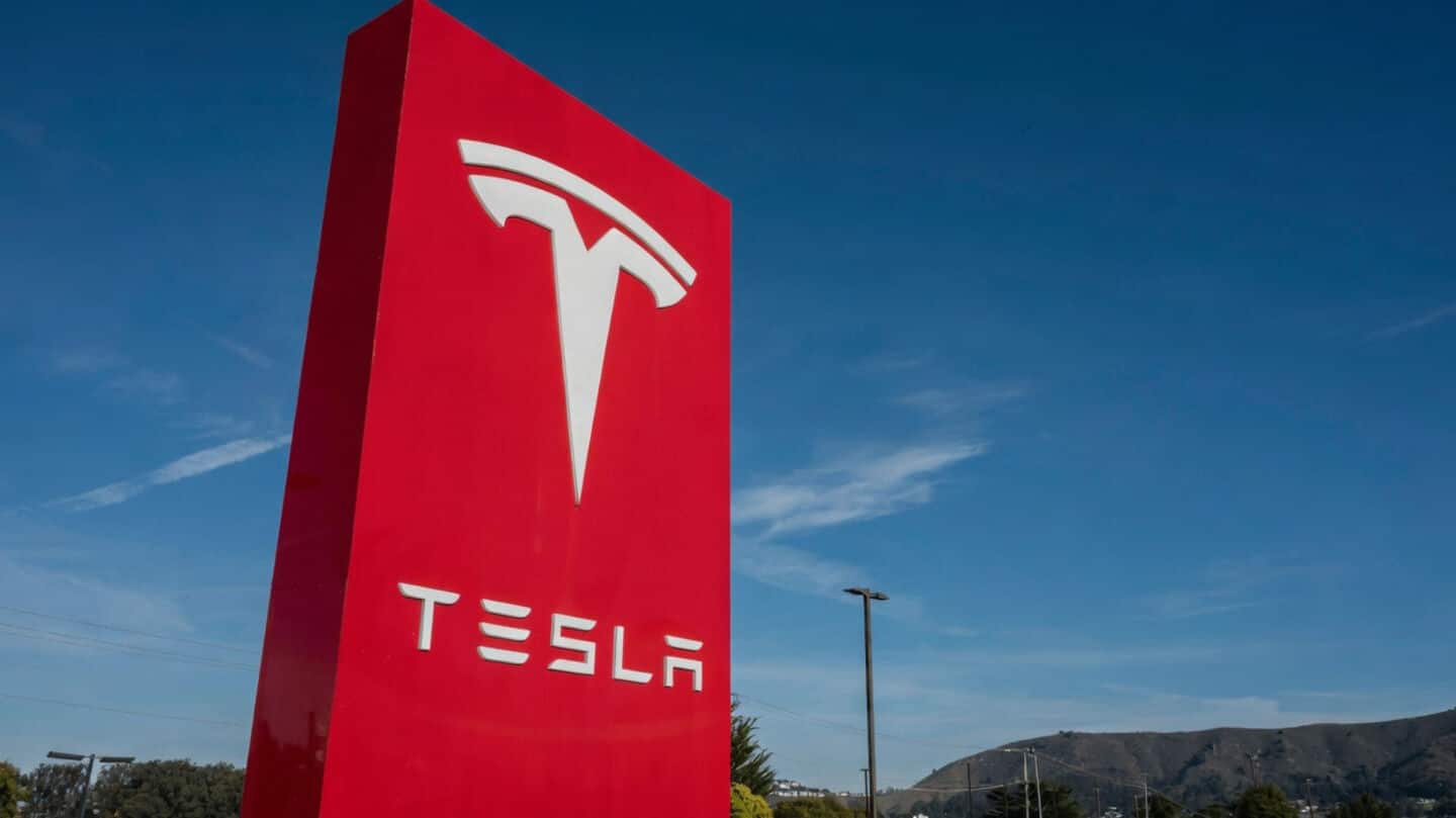 NHTSA ends probe into Tesla's actually smart Summon camera system
