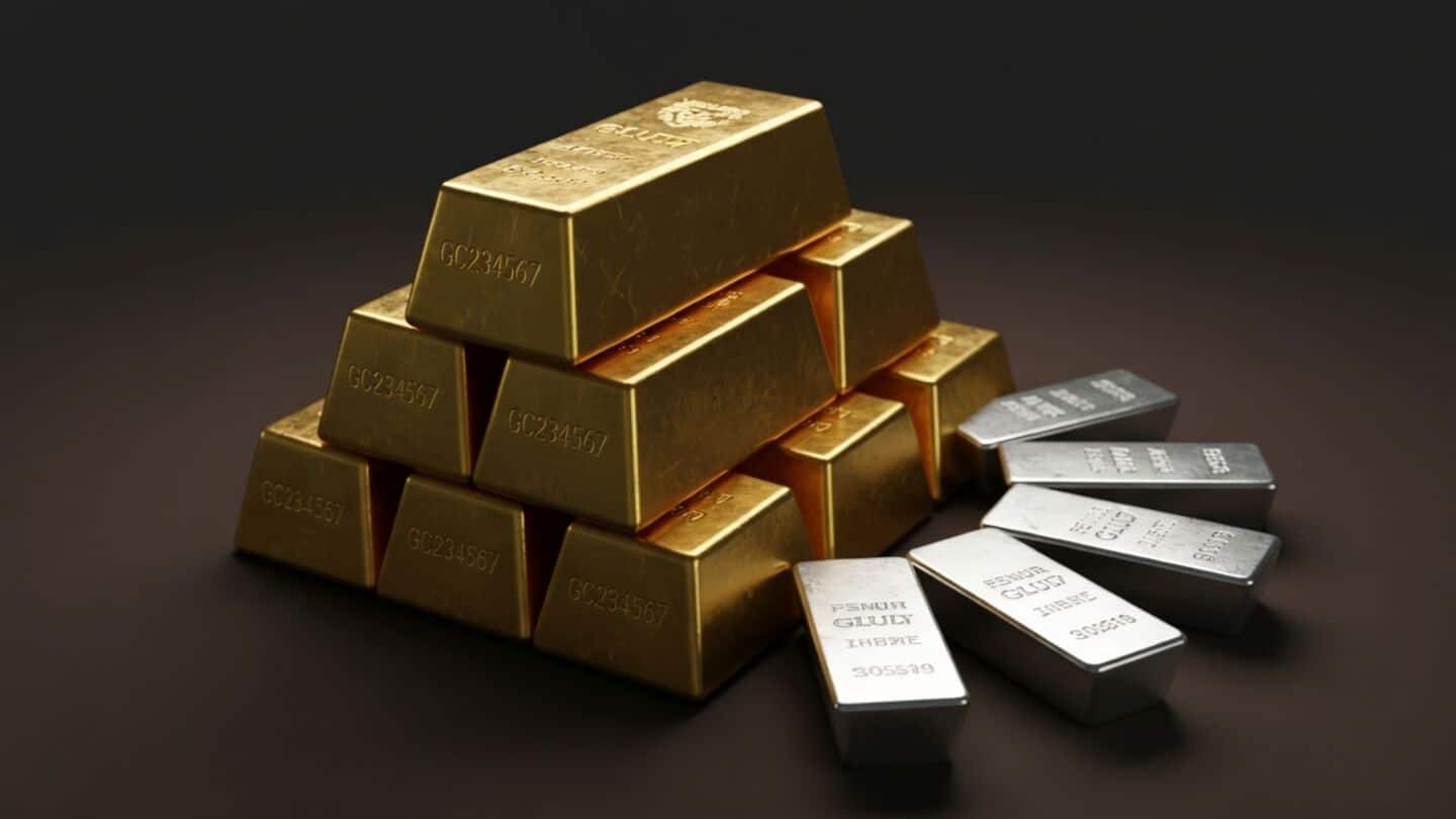 Gold and silver prices slip as markets await US data