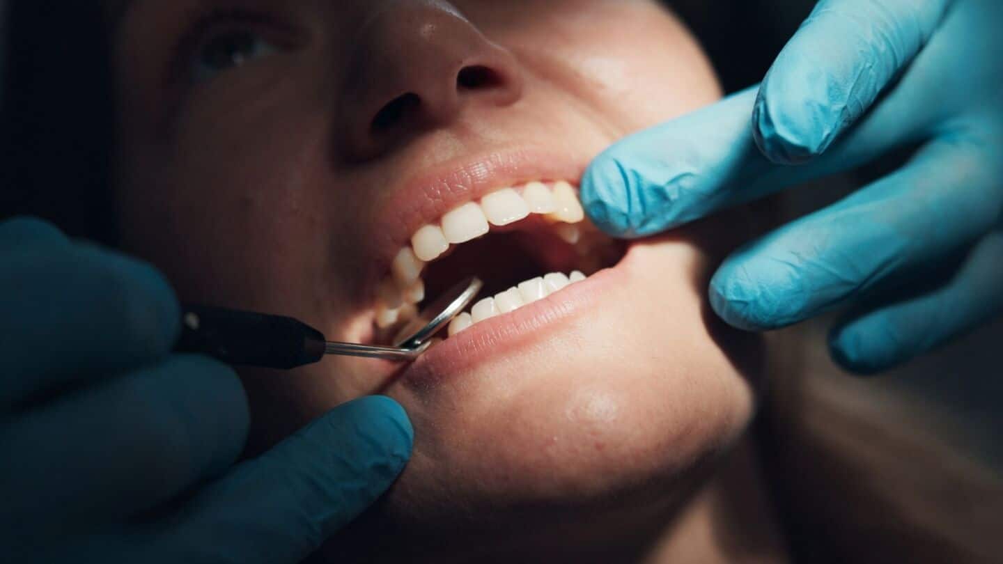 Decade long Japanese study ties severe bleeding gums to dementia