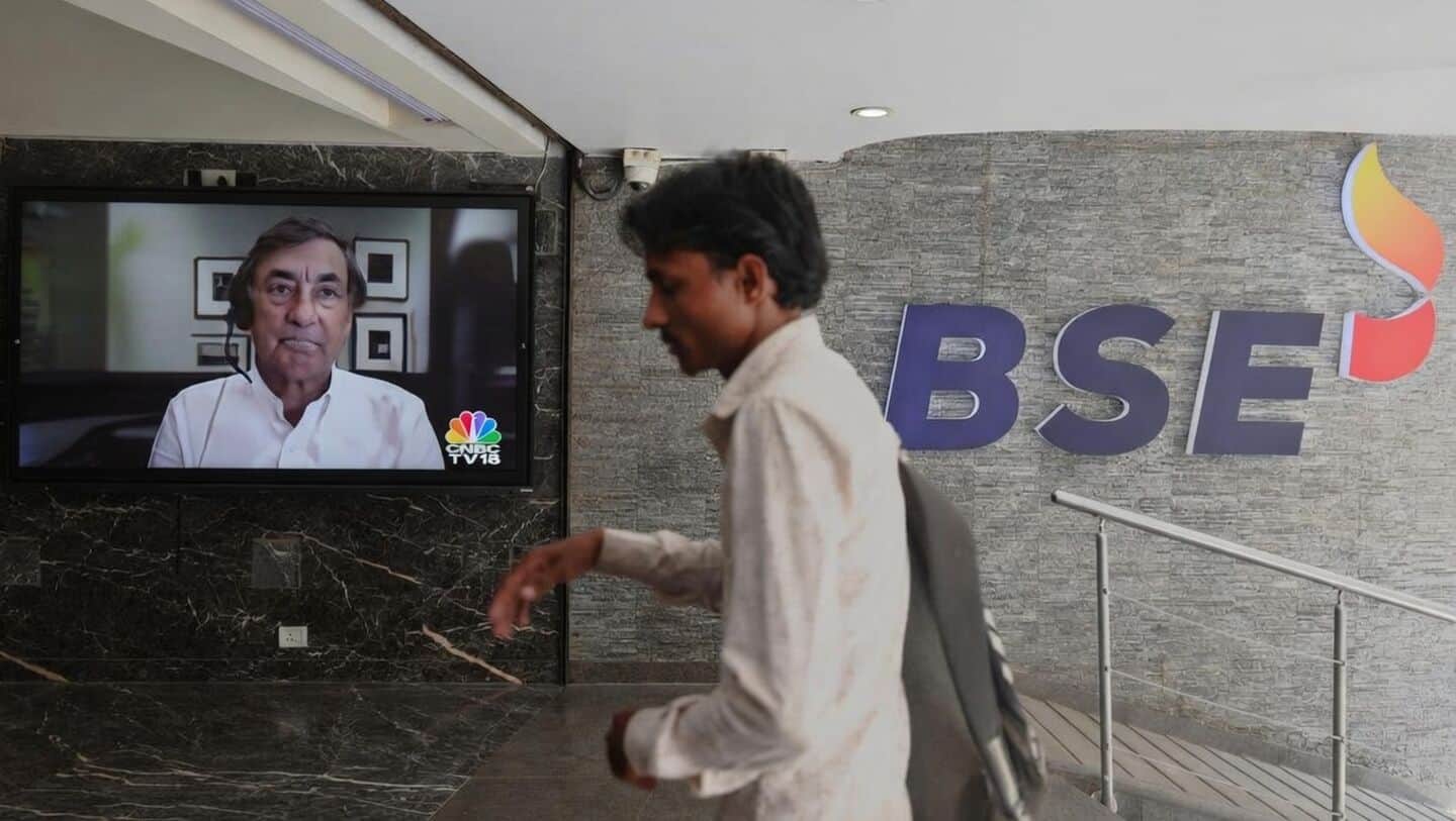 Sensex jumps 800 points as domestic investors step in