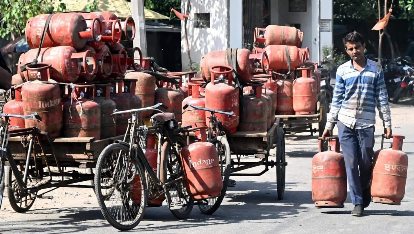 गैस सिलेंडर की कमी की चिंता छोड़ें! गैस मंत्रालय ने कहा- देश में आपूर्ति स्थिर