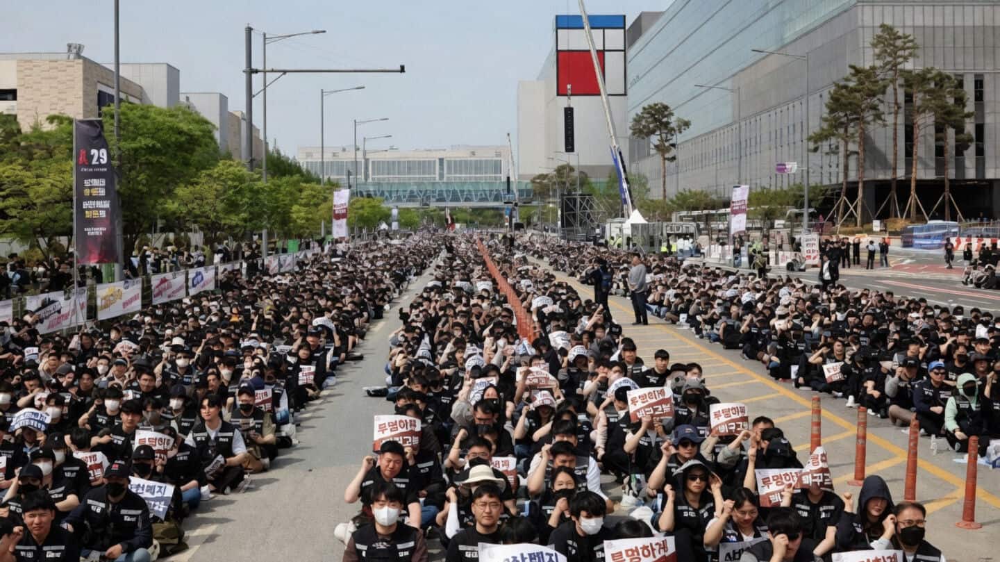 Samsung averts strike by 48,000 workers, shares surge 6.5%