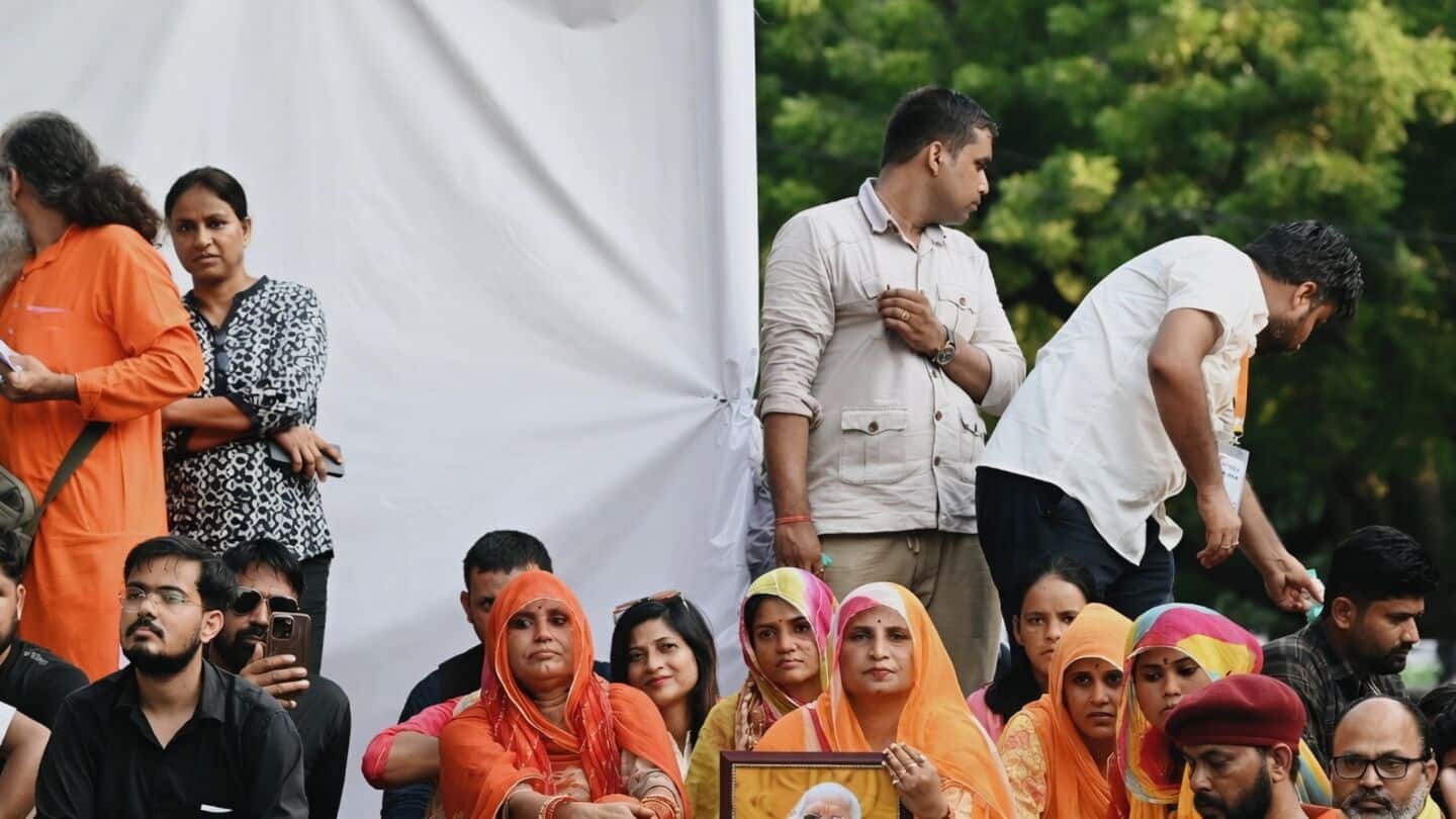 Protesters at Jantar Mantar demand reservations based on economic need