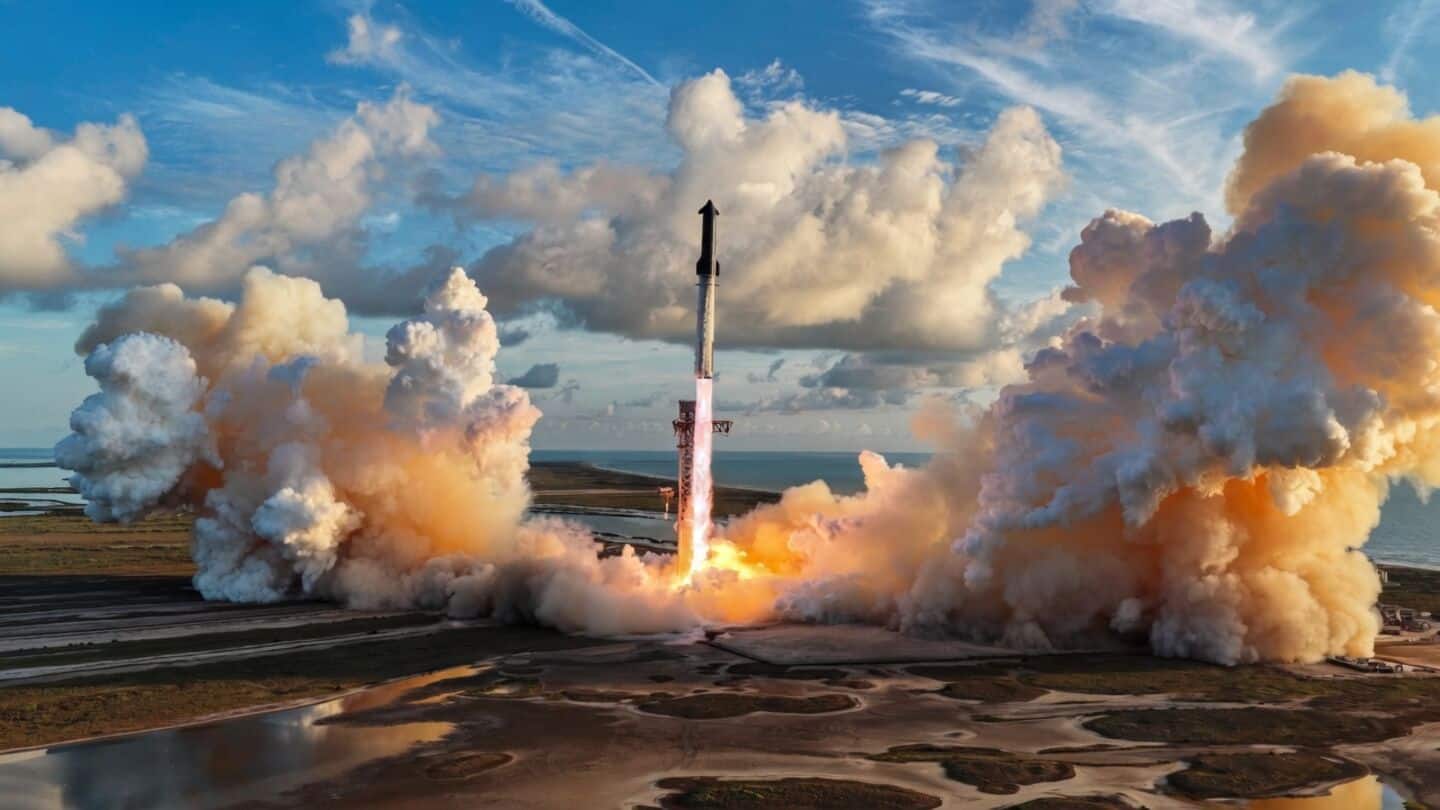 SpaceX's Starship sets power record, launches 26 Starlink V3 satellites