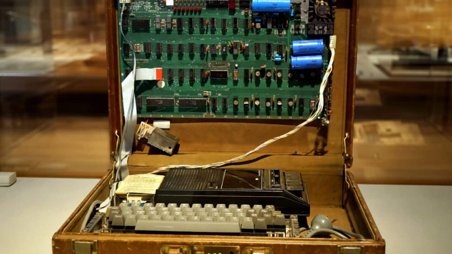 Record Apple-1 sale fetches $1.15 million at Bonhams auction