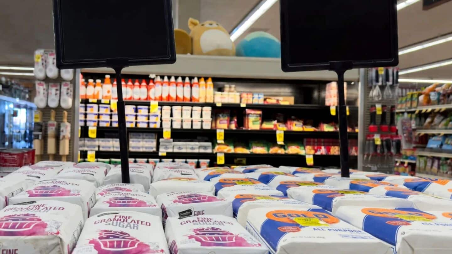 United States consumer confidence falls to 81.9, lowest since 2014