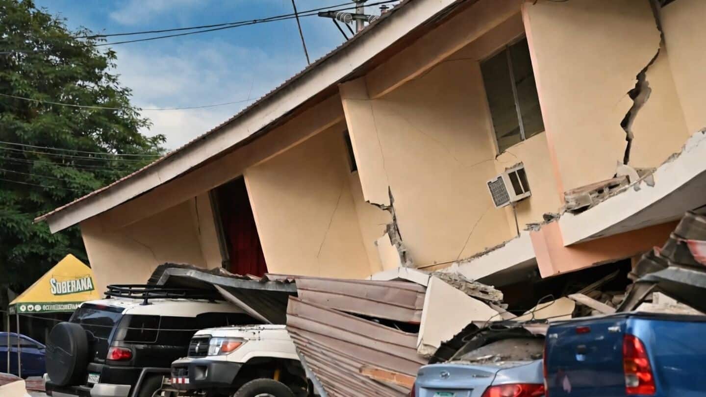 Viral video shows Panama motorcyclist dismounting bike during 7.7 quake
