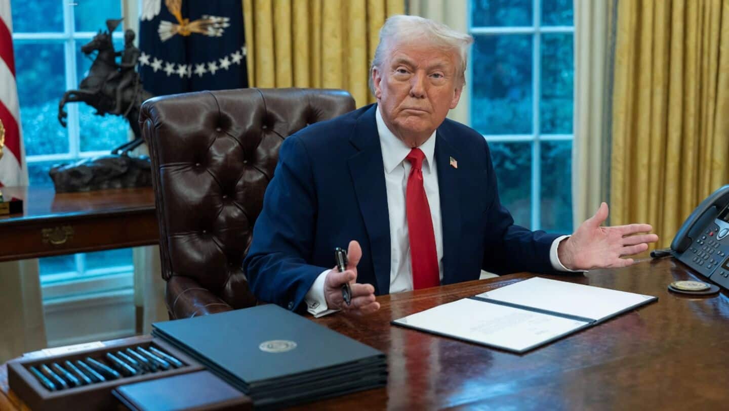 Trump issues voluntary AI oversight order allowing 30 day sharing