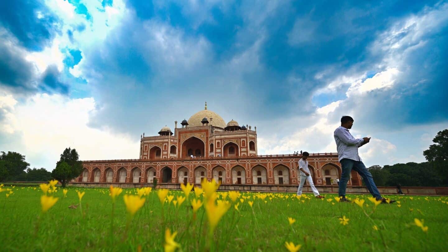 IMD yellow alert: Delhi moderate rain Tuesday, highs near 34°C