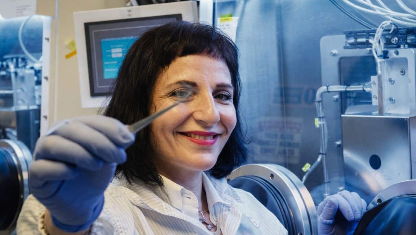 NTU Singapore scientists develop transparent, super-thin solar cells for glass