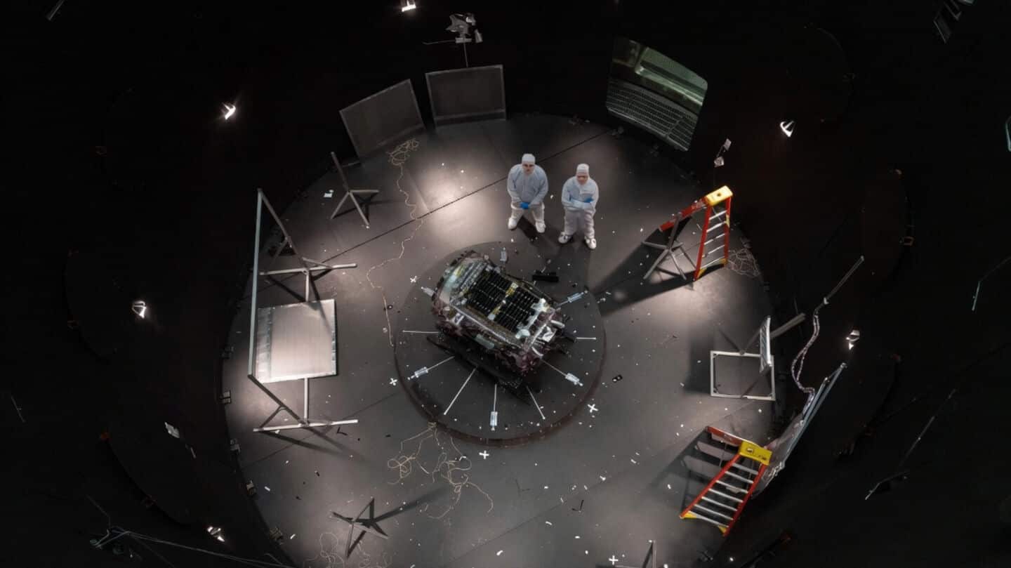 NASA hires robotic craft to save Swift from orbital decay