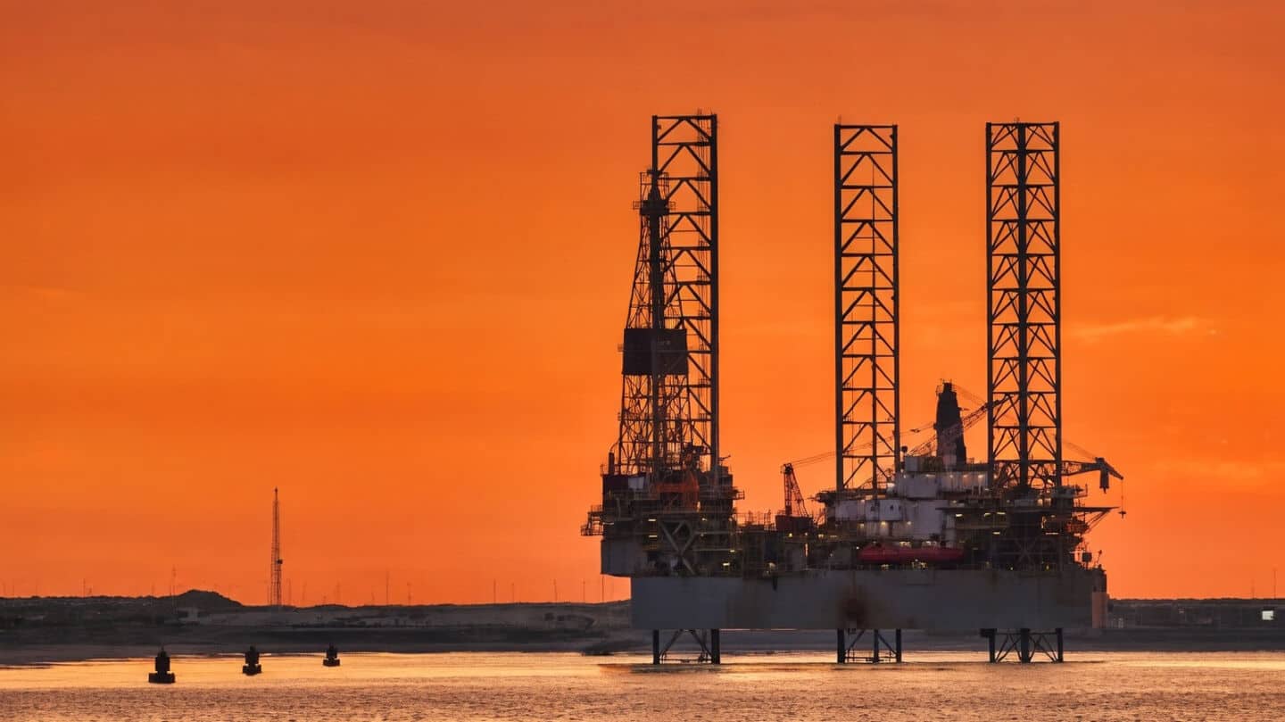 Brent near $106 as Xi Jinping and Donald Trump meet