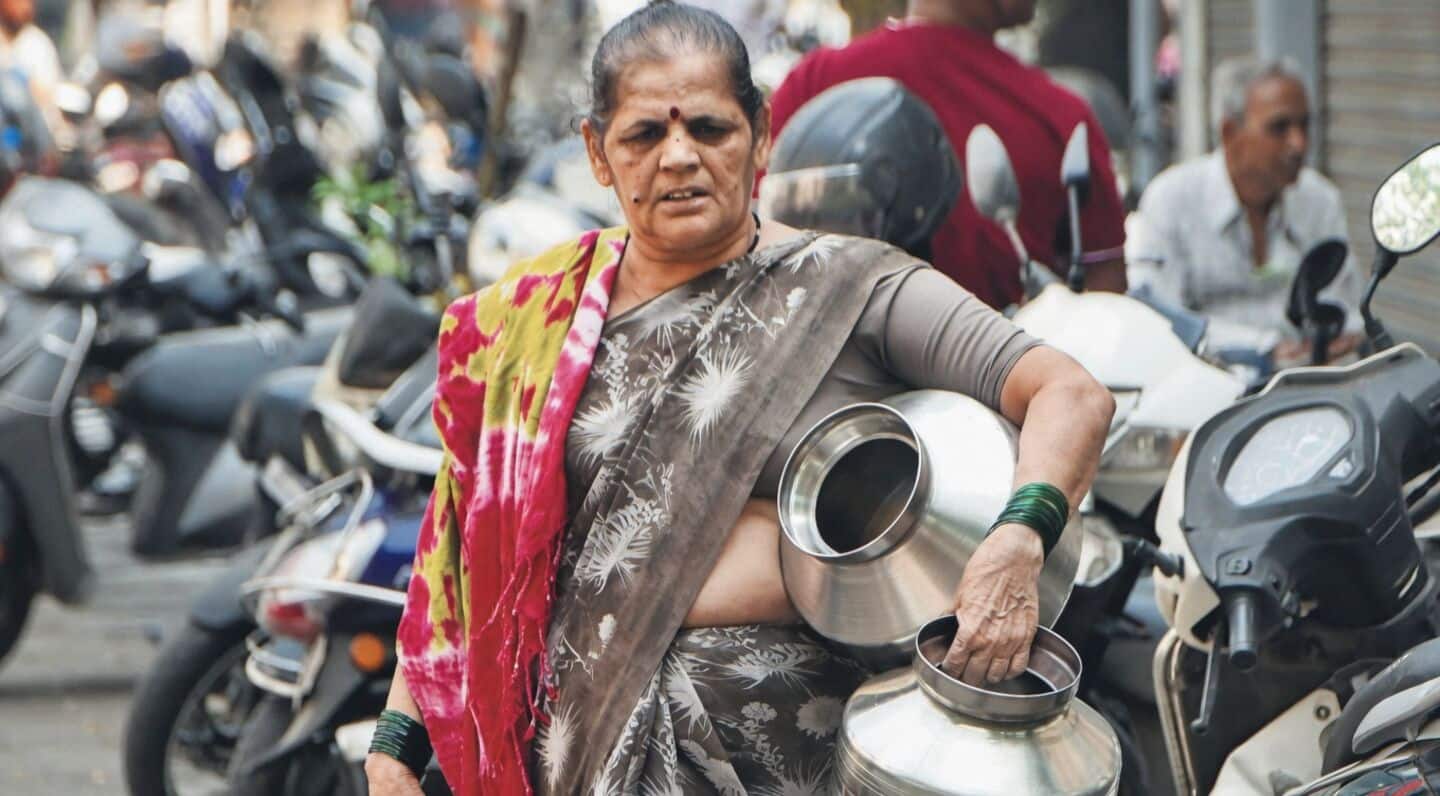 Mumbai short 565 million liters daily, government blames illegal connections
