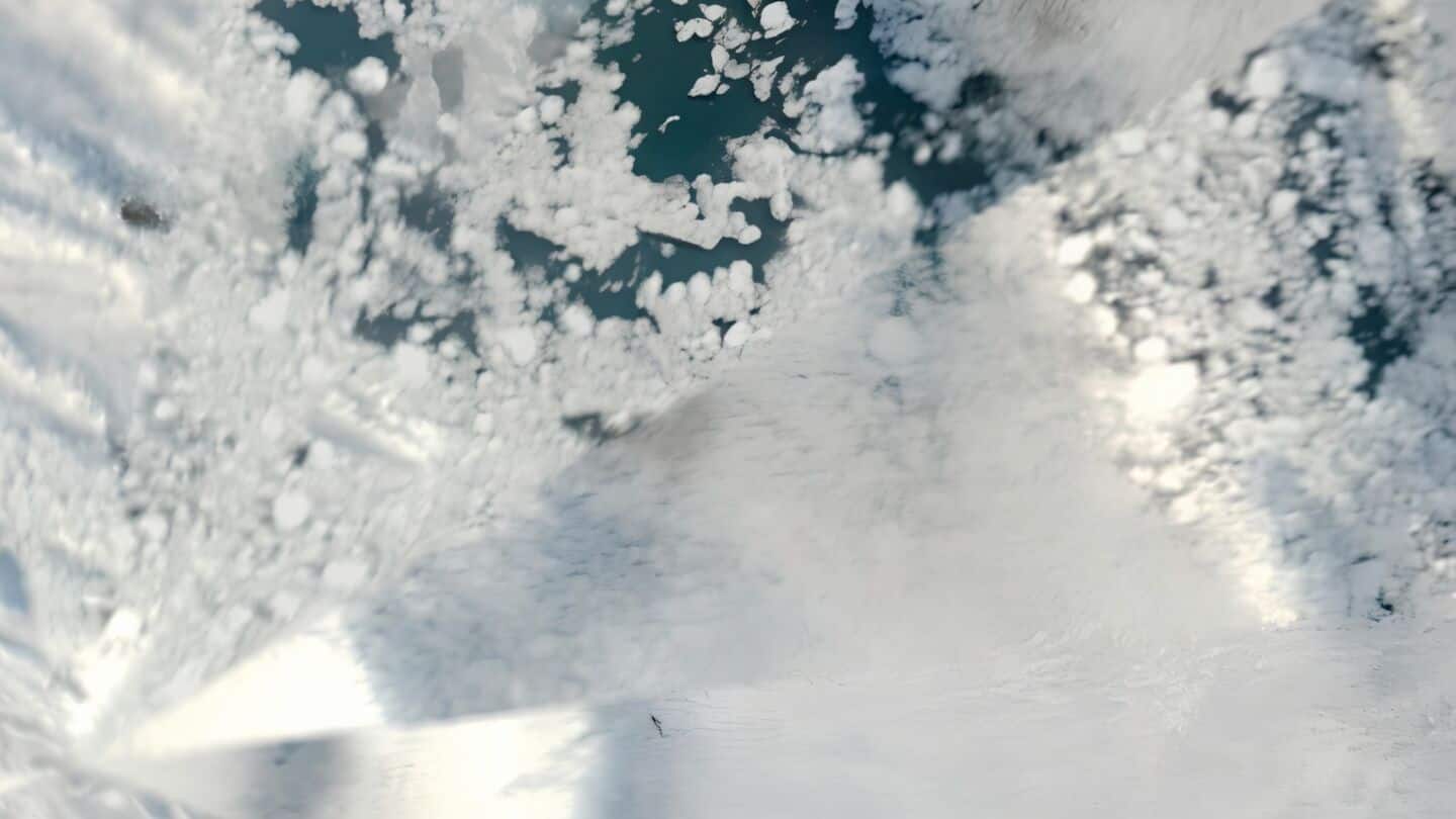 NASA satellite image shows leads 60km from North Pole