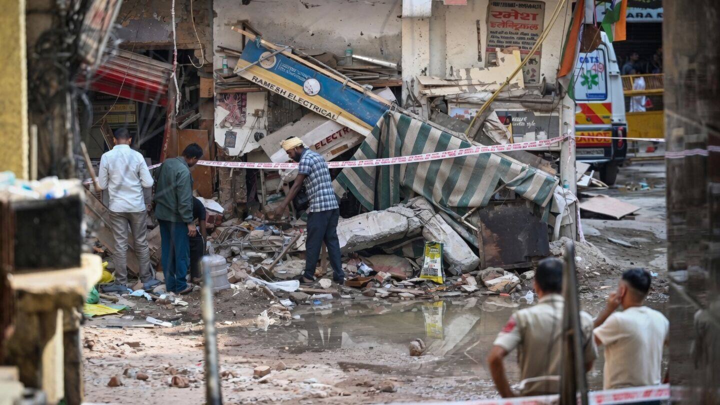 Three MCD officials suspended after Satya Niketan PG accommodation collapse