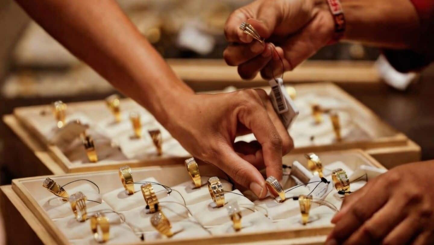 India clears 17 banks to import bullion under 3-year licenses