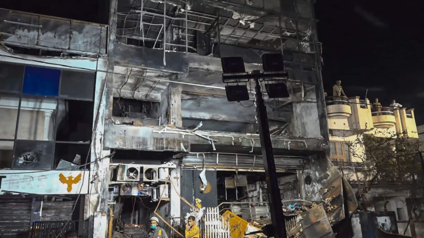 Lucknow Aliganj coaching and animation institute fire kills 15