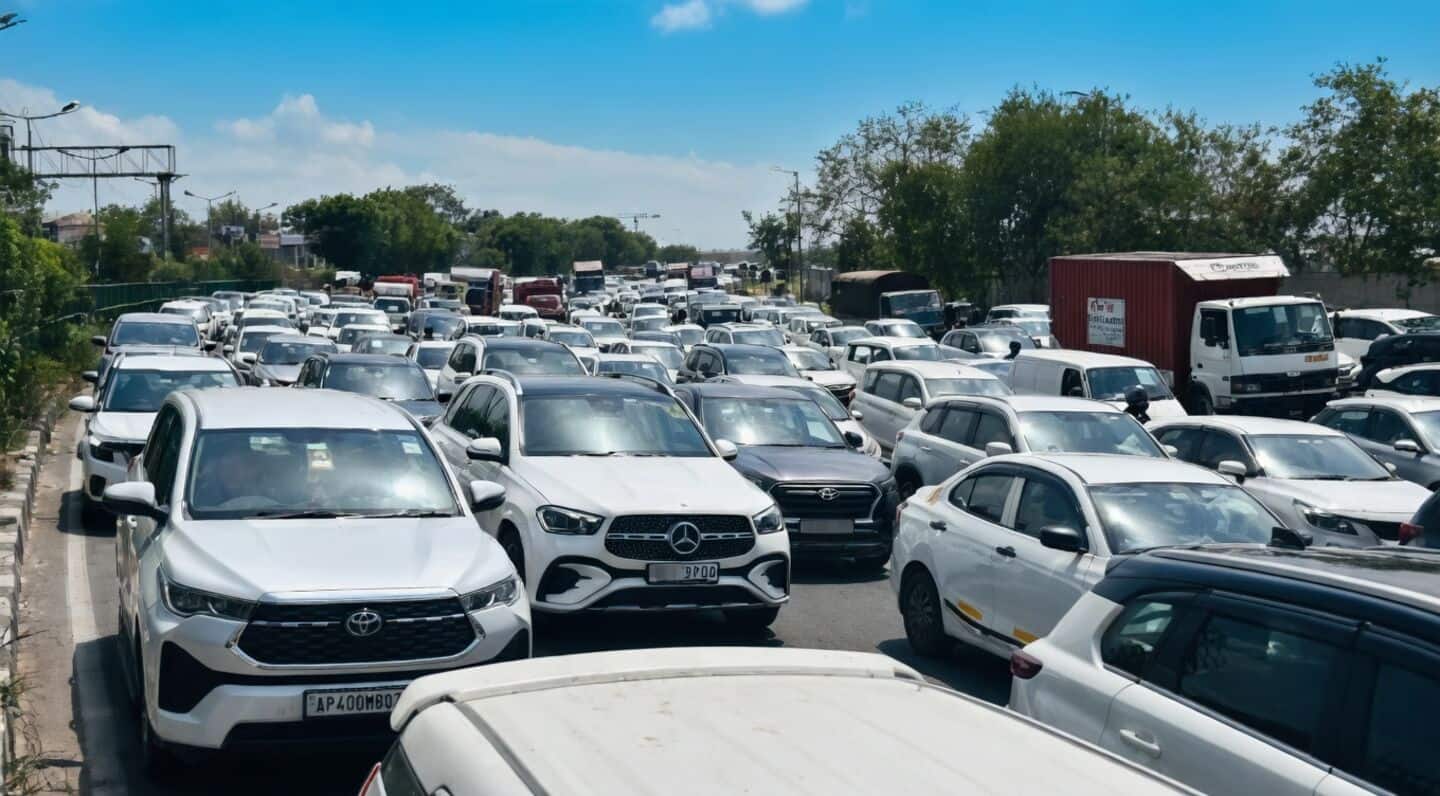 Accidents on Delhi-Gurugram Expressway cause 10 to 12km jam