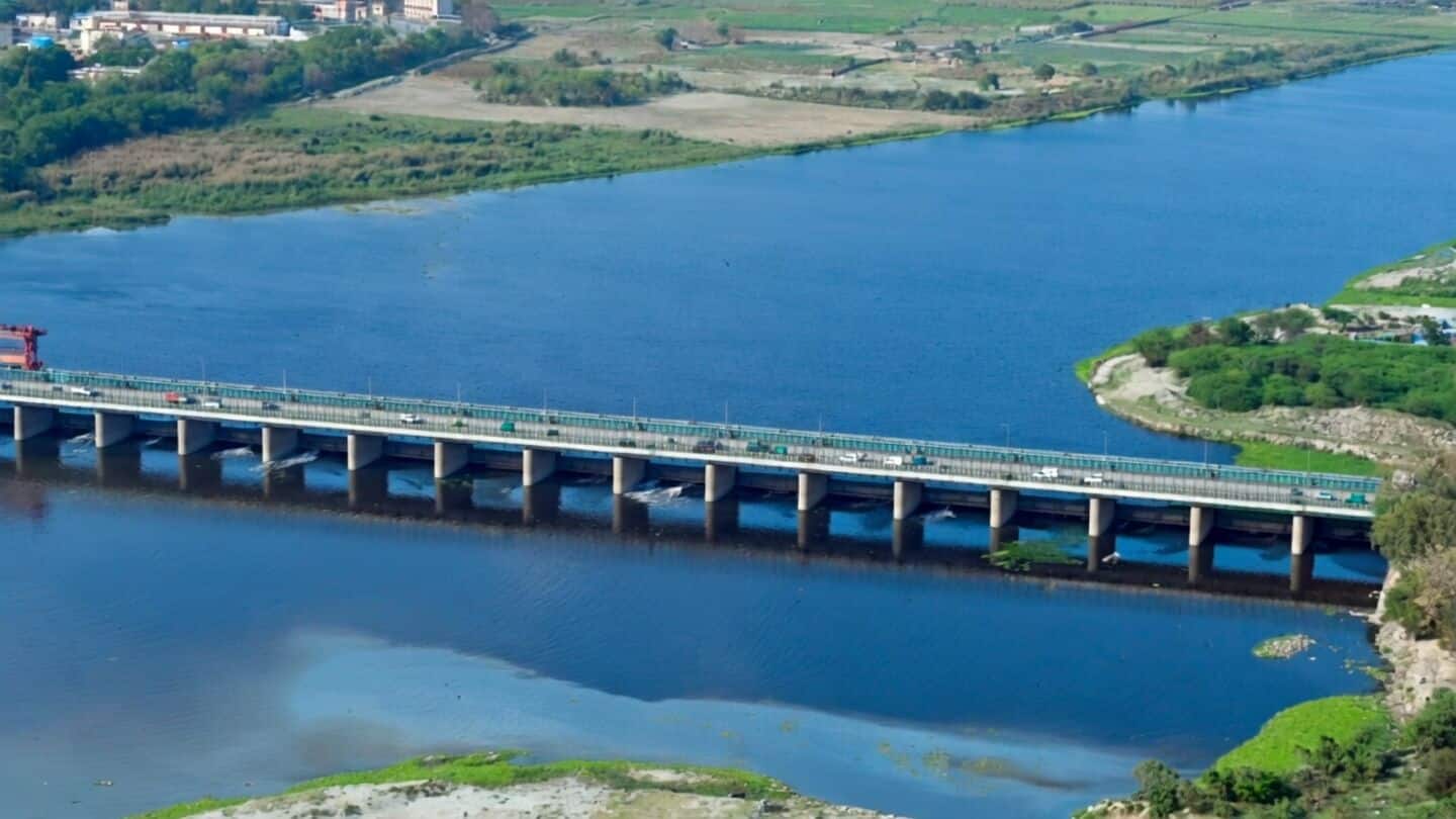 Yamuna in Delhi at 202.52m, below 204.5m warning, people worry