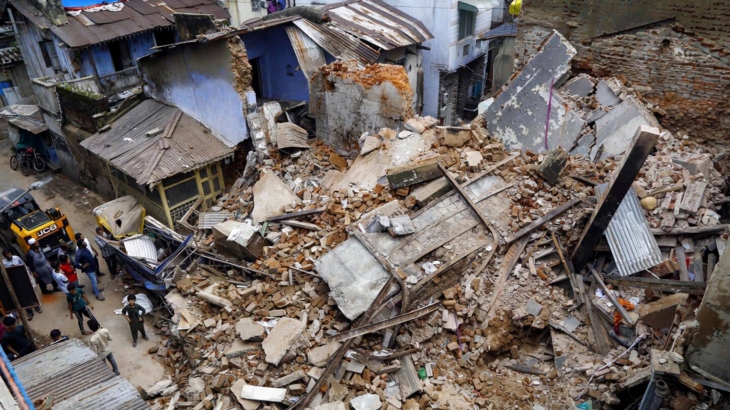 Two story Mansuri Mohalla house collapses, woman killed, son rescued