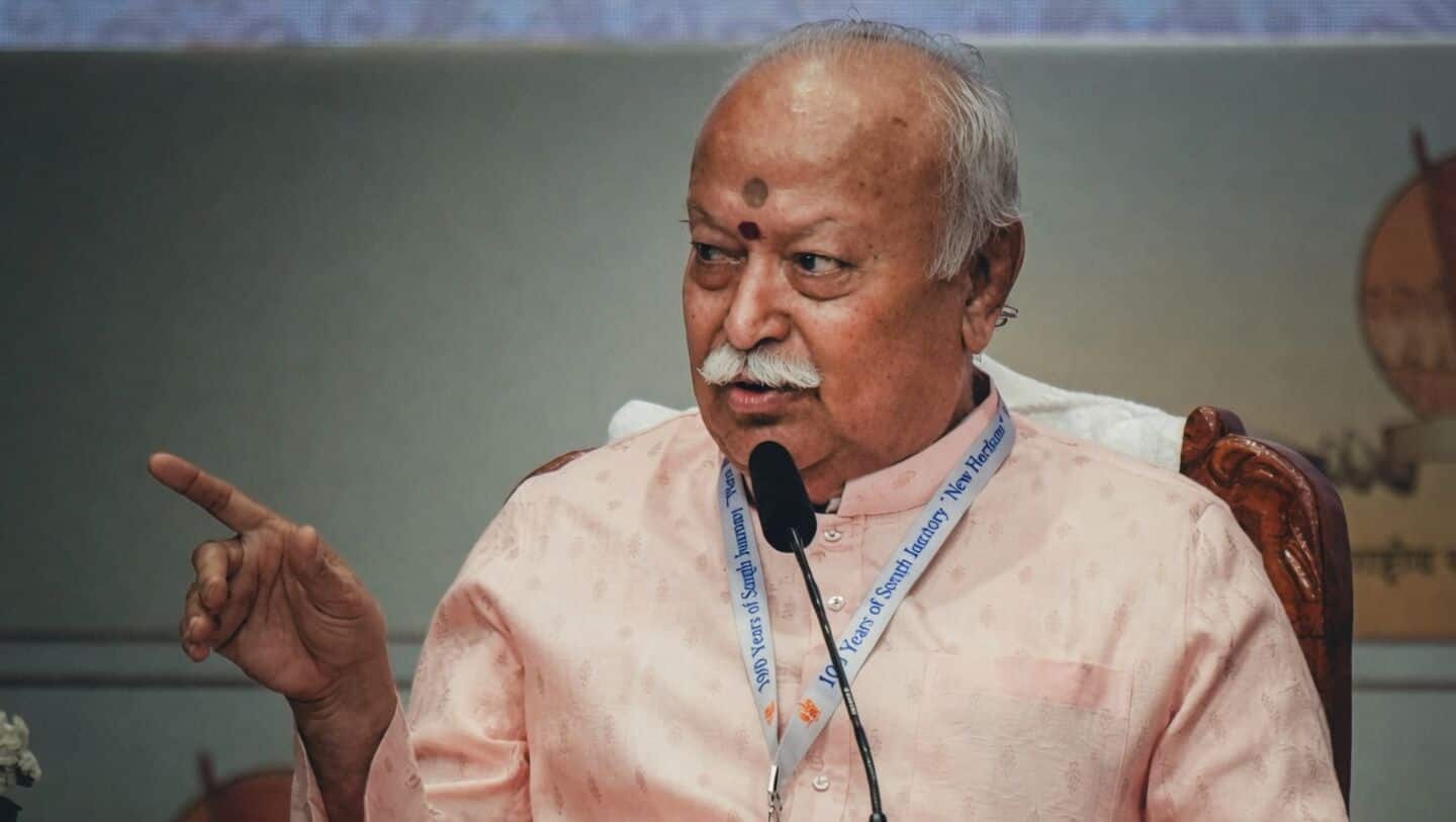 Stone hits Delhi-bound Swarn Shatabdi in Firozabad, Mohan Bhagwat safe