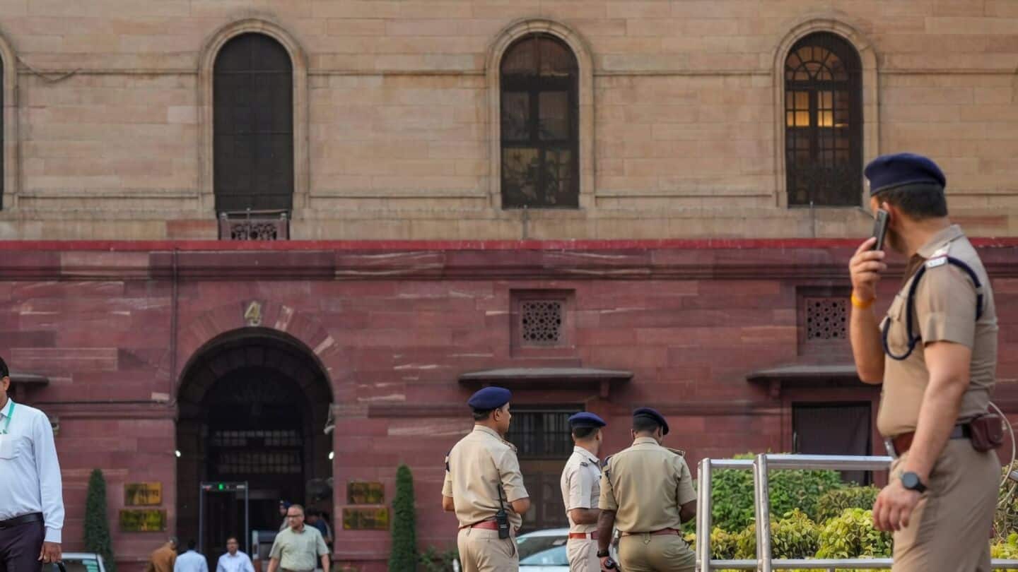 केंद्रीय गृह मंत्रालय के अधिकारियों पर गिरी गाज, FCRA रिश्वत मांगने पर हुए गिरफ्तार