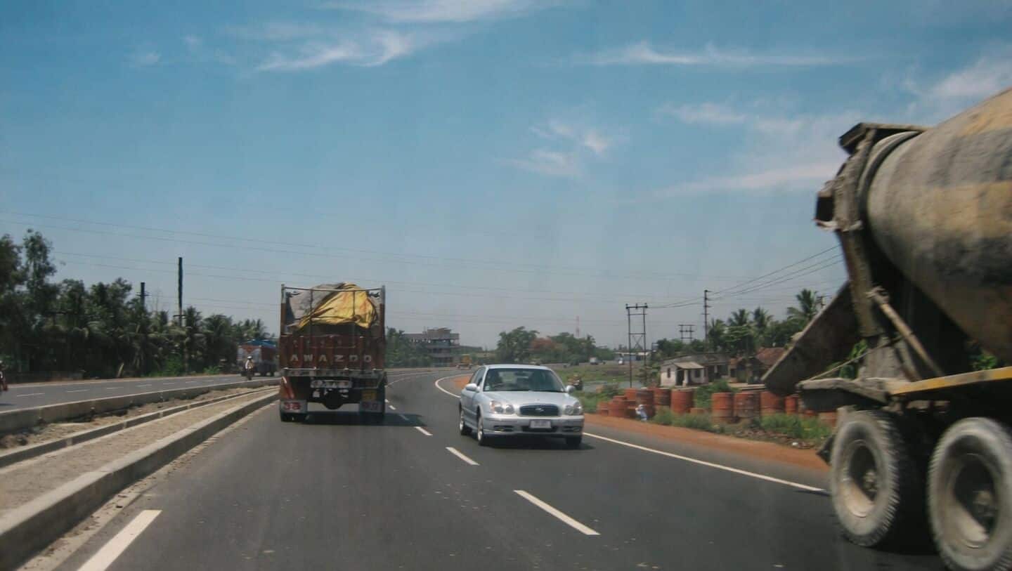 NHAI to monetize 1,700km across 9 states to raise 35,000cr