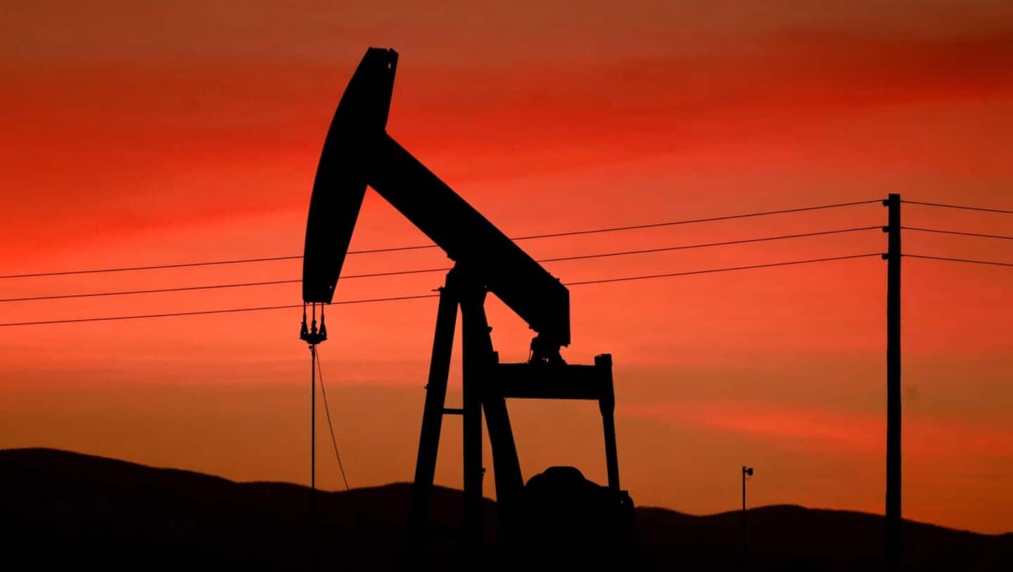 Global oil prices cool after 3 day surge, Brent $107.08