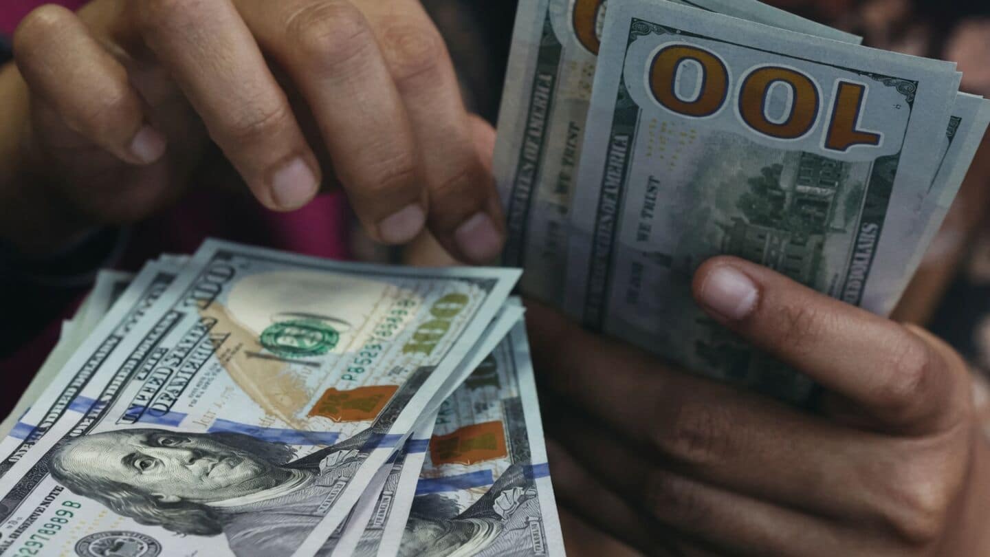 India's foreign exchange reserves $716.9 billion after nearly $10B gain
