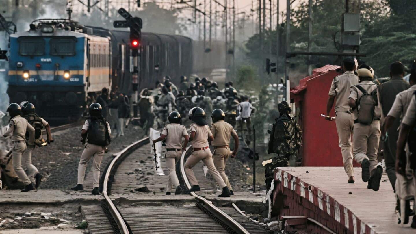 Protesters block Pataliputra tracks demanding trains for Excise Department exams