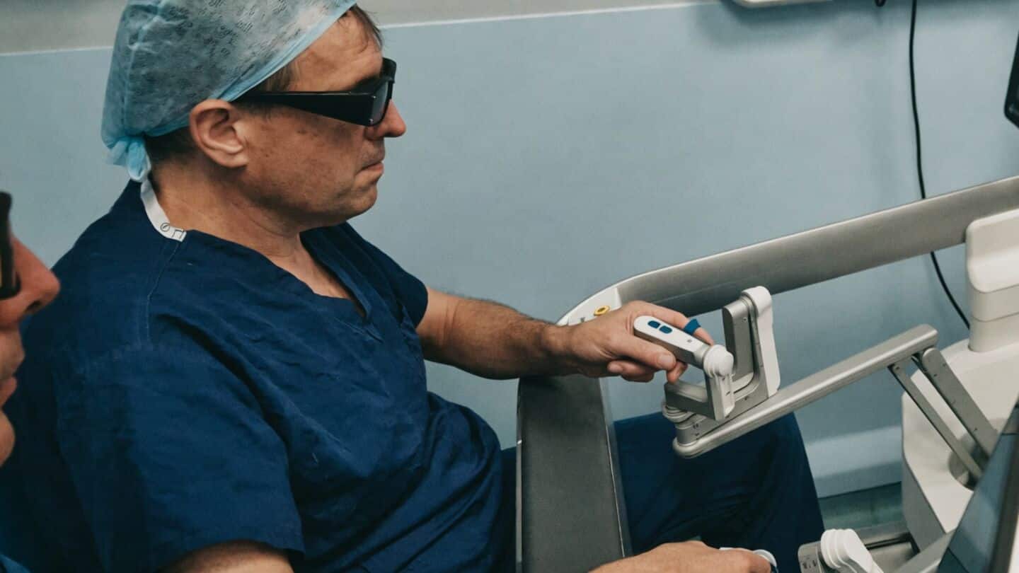 Royal Cornwall Hospitals NHS Trust performs 1st robot-assisted soft-tissue surgery