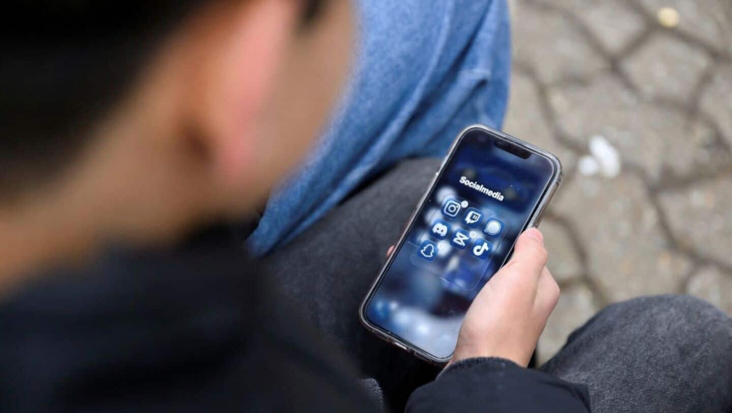 FBI warns China based apps may share user data