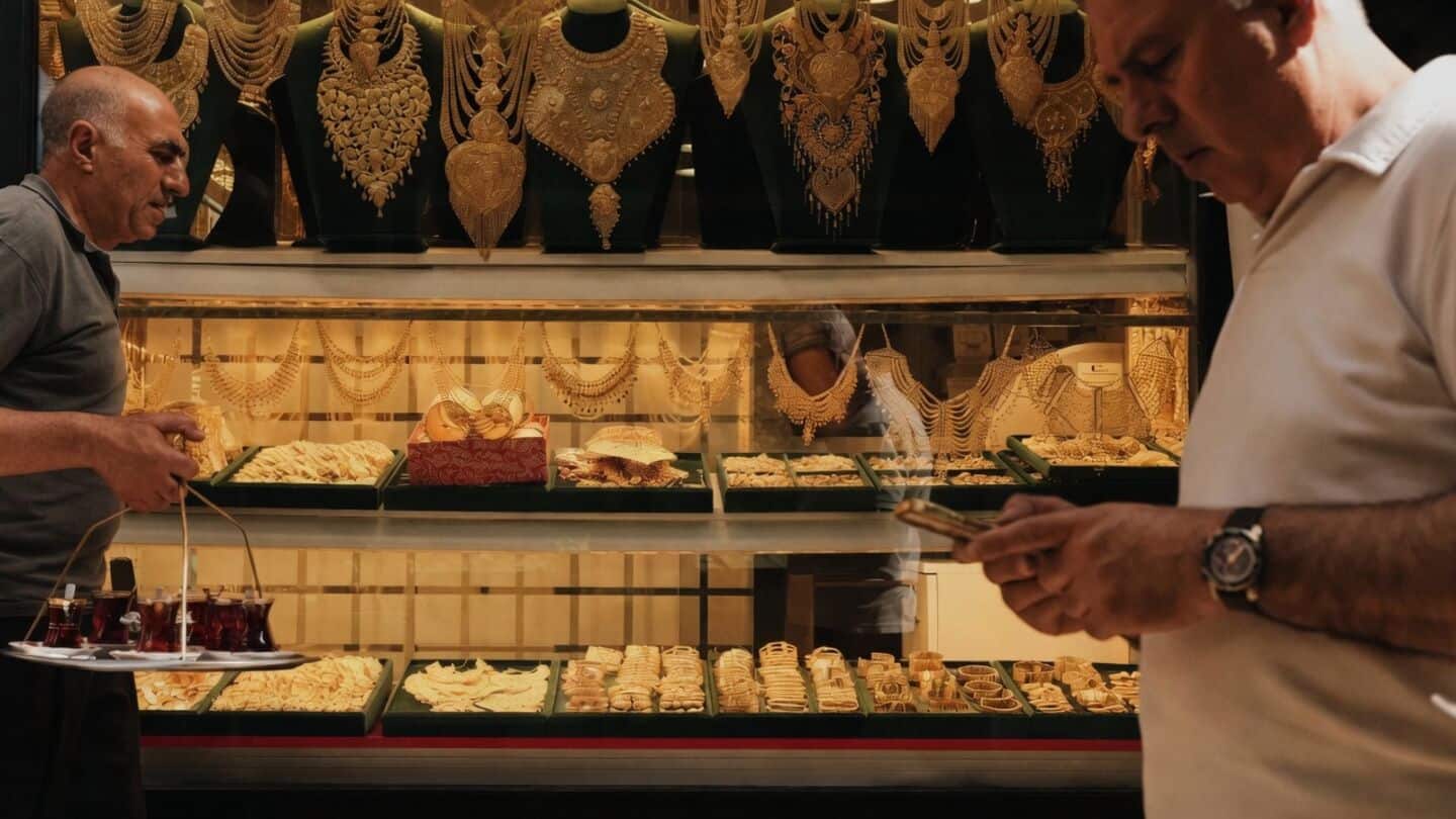 Gold jumps 7% in 10 days to ₹1.52L per 10g