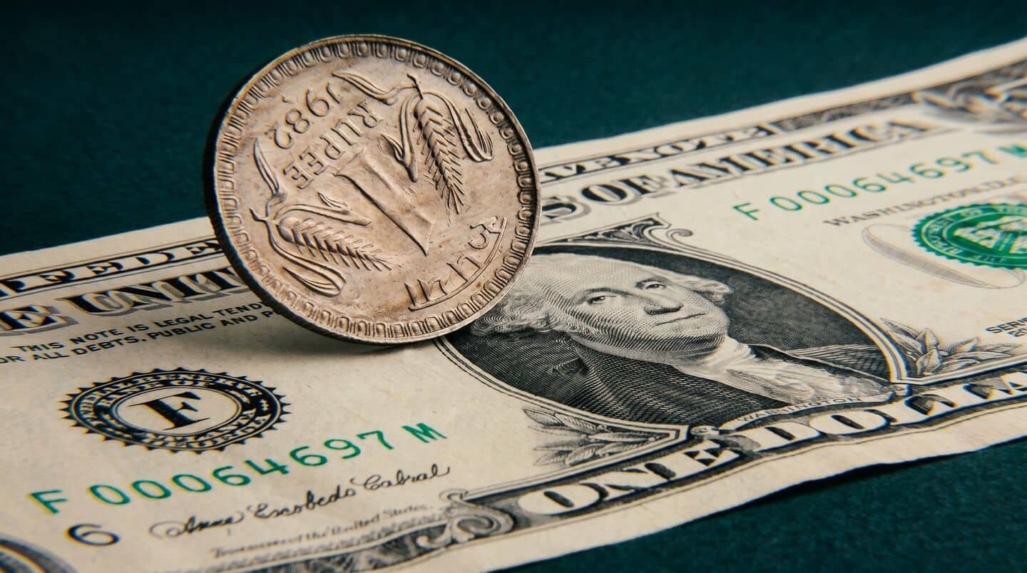 Rupee rises to 95.04 against US dollar after oil dip