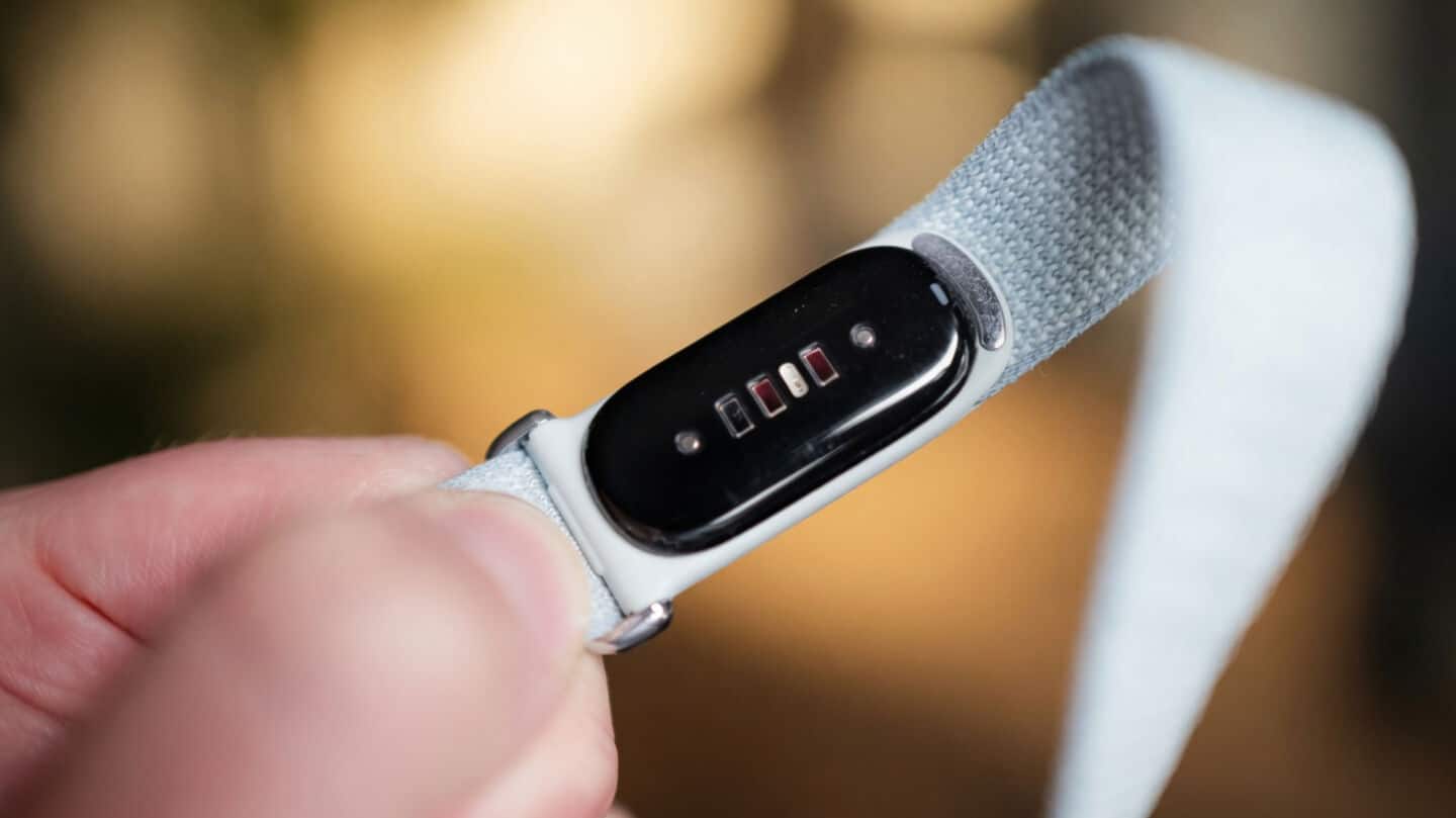 Google issues 1st Fitbit Air firmware update with version change